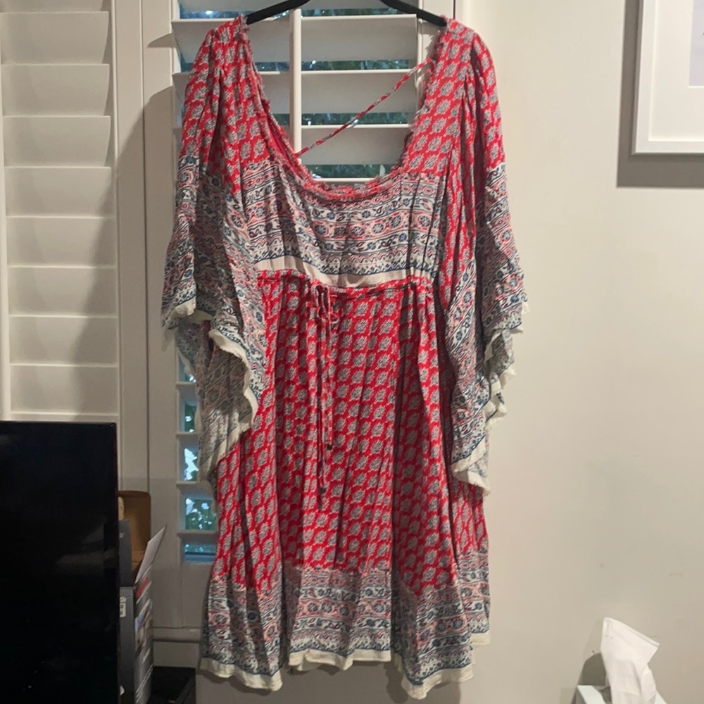 Fun summer dress with flowing sleeves